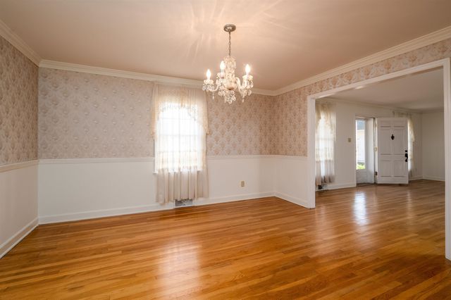 319 E POPLAR AVE, Collierville, TN 38017