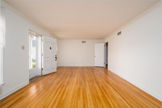 319 E POPLAR AVE, Collierville, TN 38017