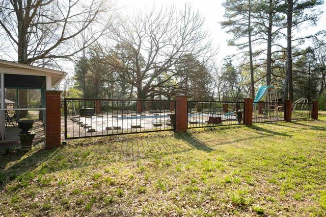 319 E POPLAR AVE, Collierville, TN 38017