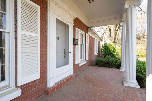 319 E POPLAR AVE, Collierville, TN 38017