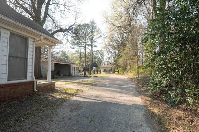 319 E POPLAR AVE, Collierville, TN 38017