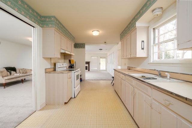 319 E POPLAR AVE, Collierville, TN 38017