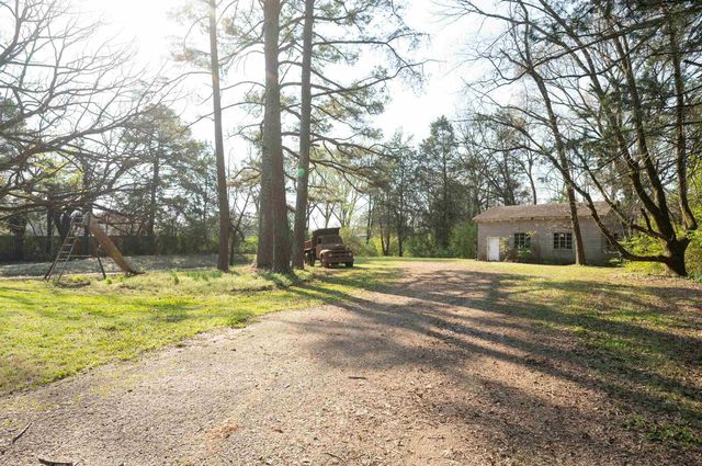 319 E POPLAR AVE, Collierville, TN 38017