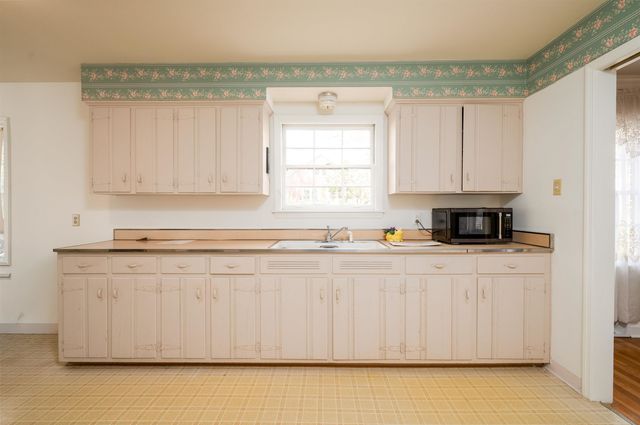 319 E POPLAR AVE, Collierville, TN 38017