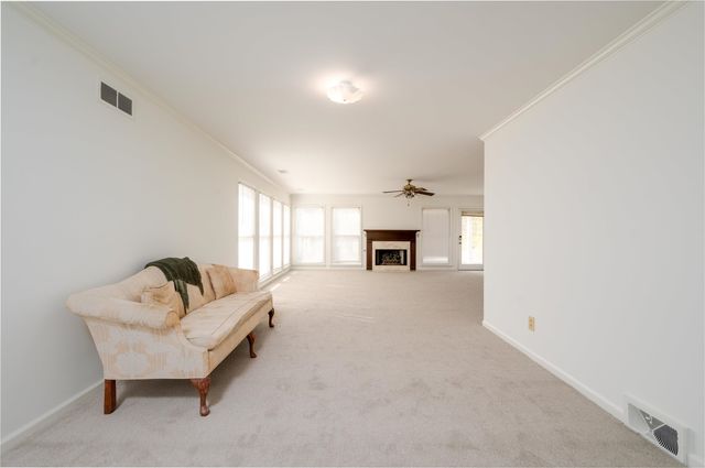 319 E POPLAR AVE, Collierville, TN 38017