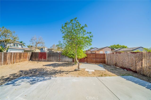 827 S Tamarisk Avenue, Rialto, CA 92376