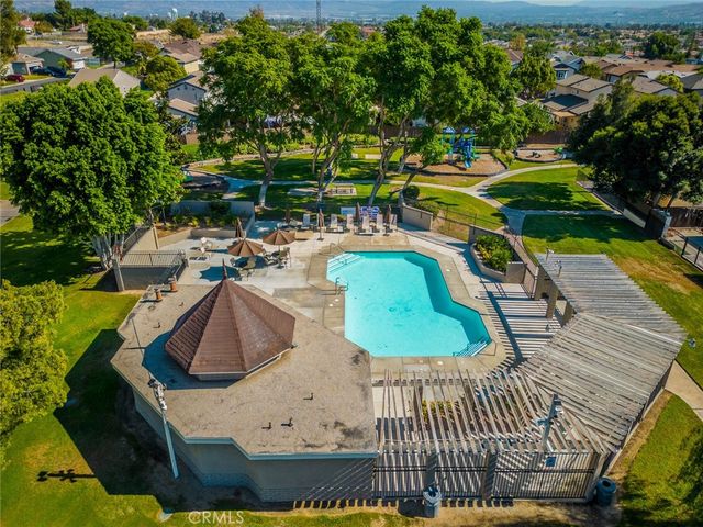 827 S Tamarisk Avenue, Rialto, CA 92376