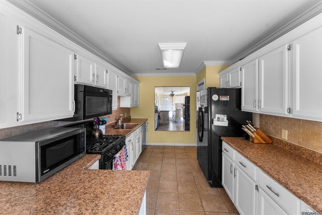 1143 Sharynwood Dr, Baton Rouge, LA 70808