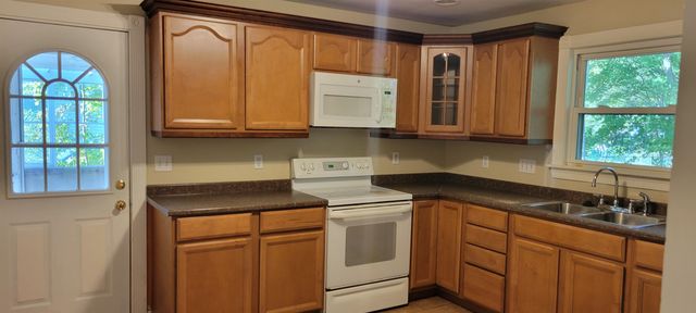 4 Grant Street, Derry, NH 03038