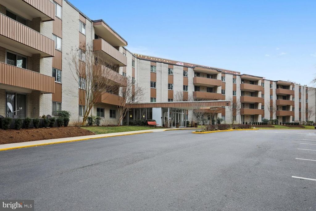Image 1 of property listing at 7501 DEMOCRACY BLVD #B-222, Bethesda, MD 20817
