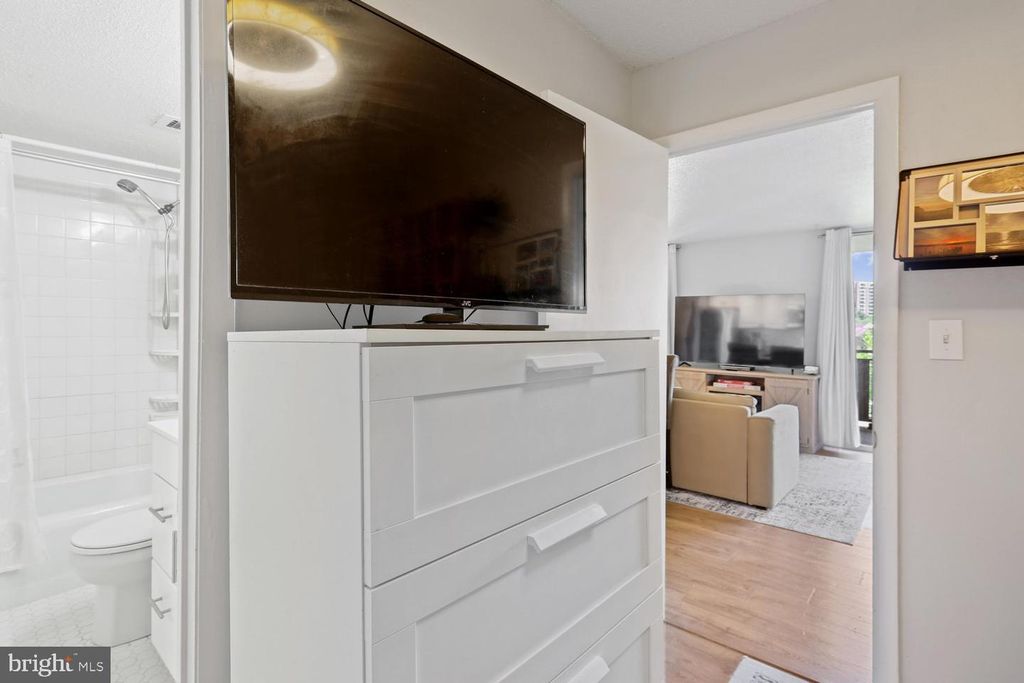 Image 10 of property listing at 7501 DEMOCRACY BLVD #B-222, Bethesda, MD 20817