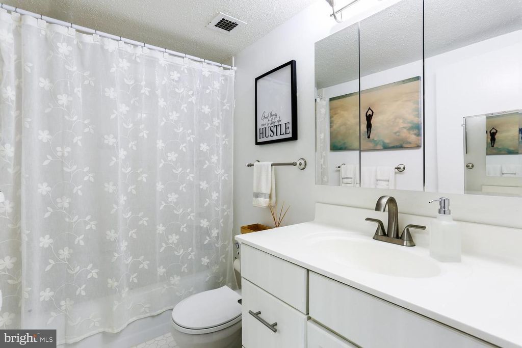 Image 11 of property listing at 7501 DEMOCRACY BLVD #B-222, Bethesda, MD 20817