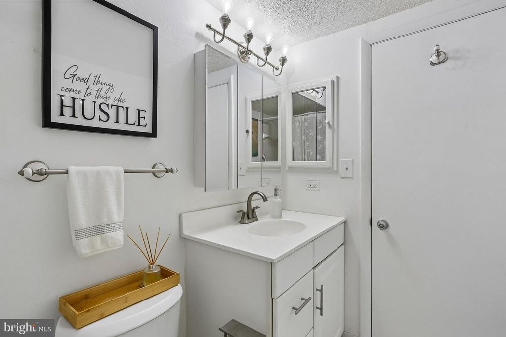 Image 12 of property listing at 7501 DEMOCRACY BLVD #B-222, Bethesda, MD 20817