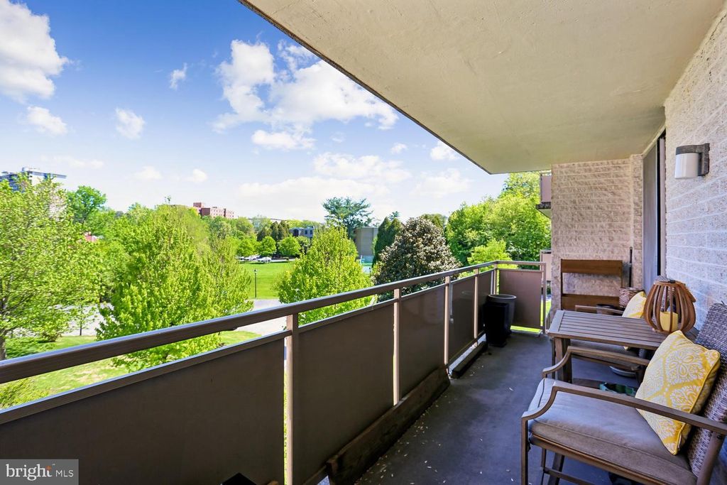 Image 13 of property listing at 7501 DEMOCRACY BLVD #B-222, Bethesda, MD 20817