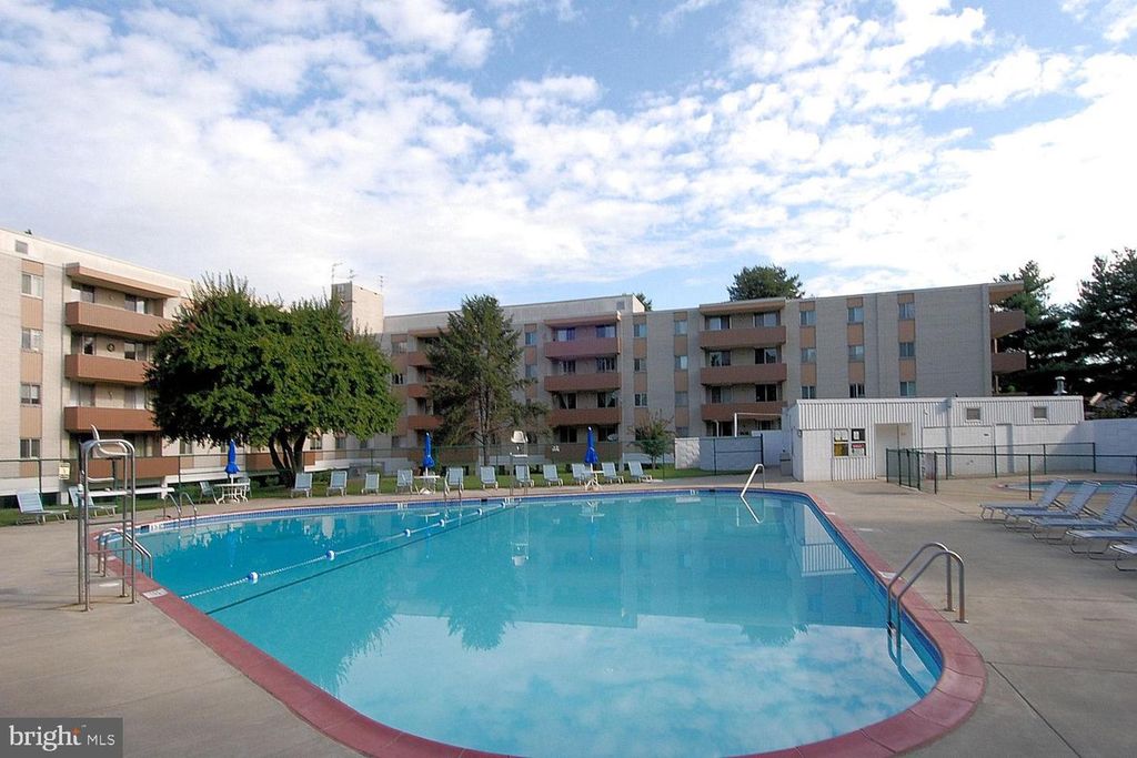 Image 17 of property listing at 7501 DEMOCRACY BLVD #B-222, Bethesda, MD 20817