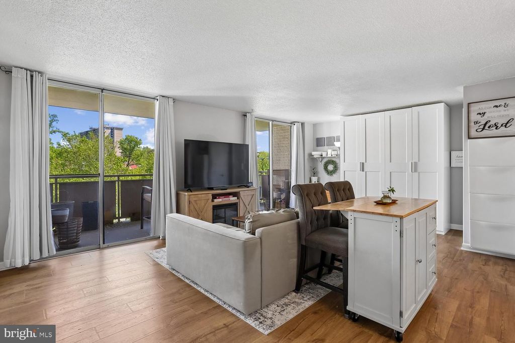 Image 3 of property listing at 7501 DEMOCRACY BLVD #B-222, Bethesda, MD 20817