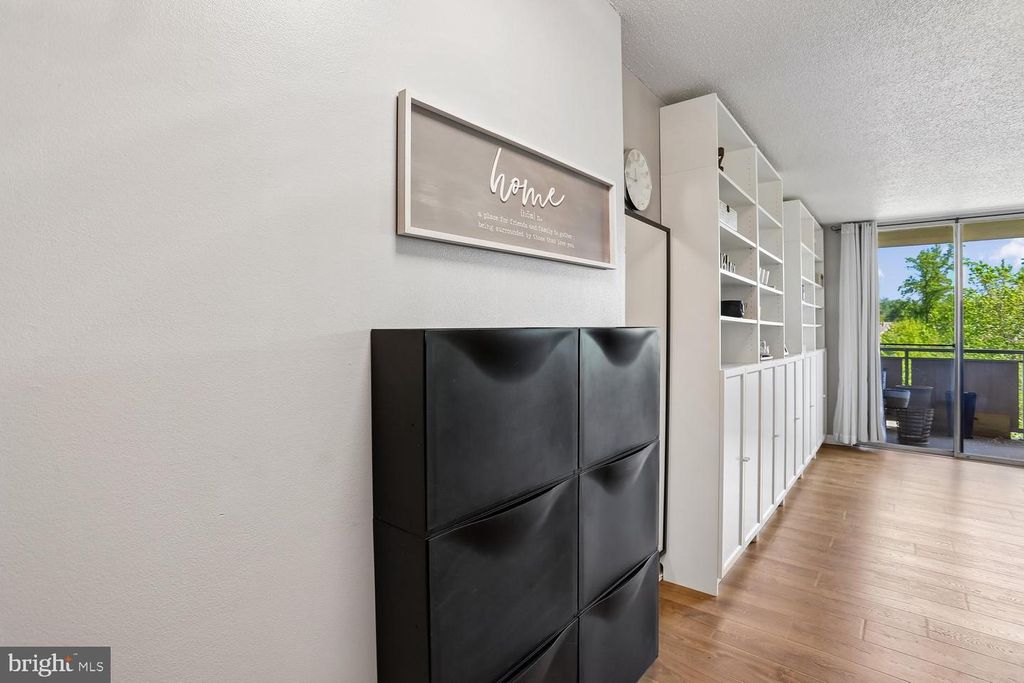 Image 7 of property listing at 7501 DEMOCRACY BLVD #B-222, Bethesda, MD 20817