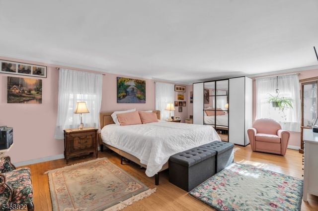 8 Lakeview Ct, Jefferson Twp., NJ 07438