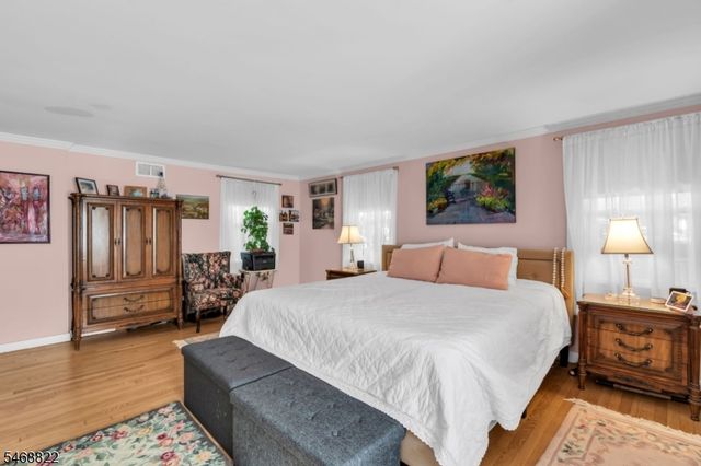 8 Lakeview Ct, Jefferson Twp., NJ 07438