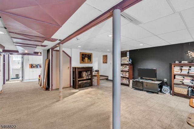8 Lakeview Ct, Jefferson Twp., NJ 07438