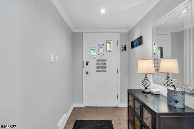 8 Lakeview Ct, Jefferson Twp., NJ 07438