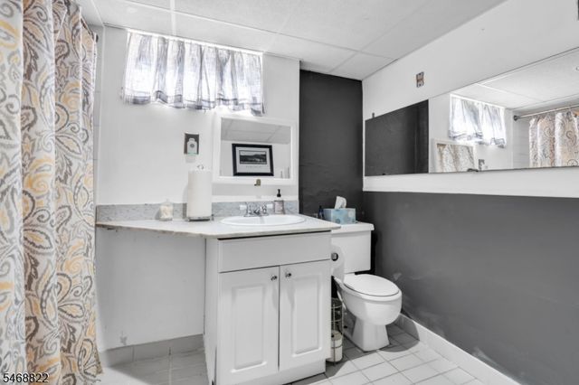 8 Lakeview Ct, Jefferson Twp., NJ 07438