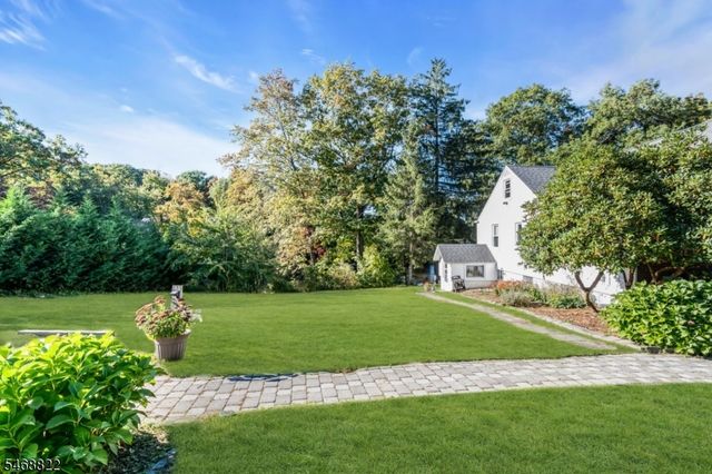 8 Lakeview Ct, Jefferson Twp., NJ 07438