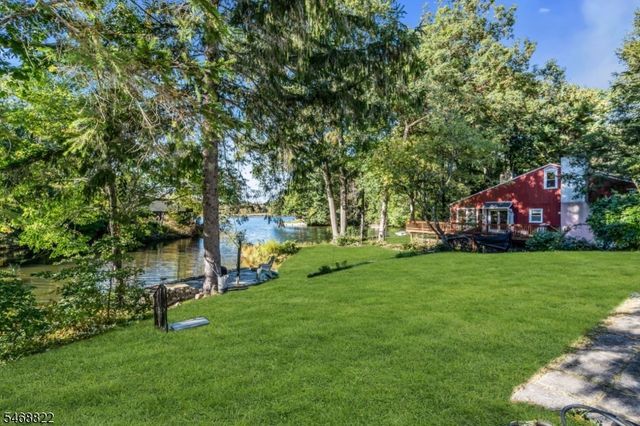 8 Lakeview Ct, Jefferson Twp., NJ 07438