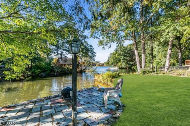 8 Lakeview Ct, Jefferson Twp., NJ 07438