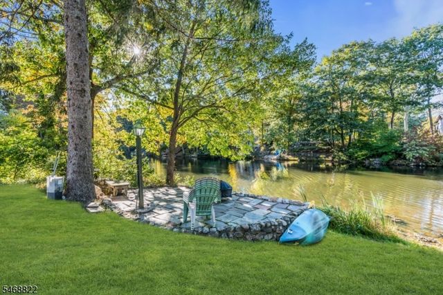 8 Lakeview Ct, Jefferson Twp., NJ 07438
