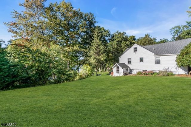 8 Lakeview Ct, Jefferson Twp., NJ 07438