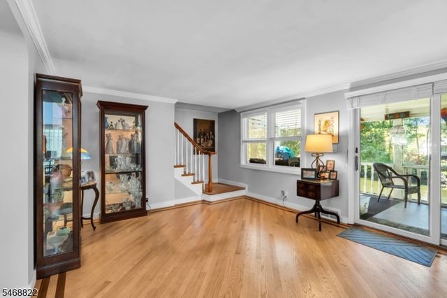 8 Lakeview Ct, Jefferson Twp., NJ 07438