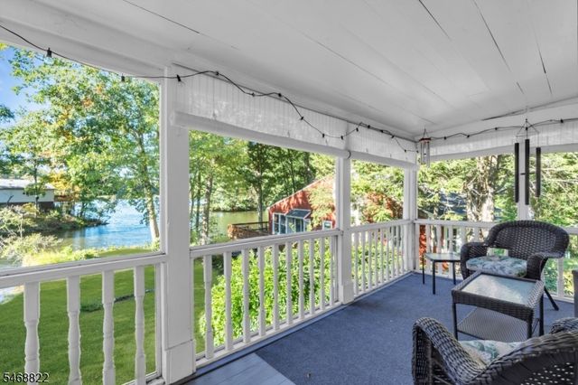 8 Lakeview Ct, Jefferson Twp., NJ 07438