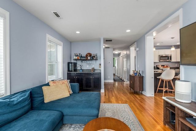 10 Irma St 3, Boston, MA 02124