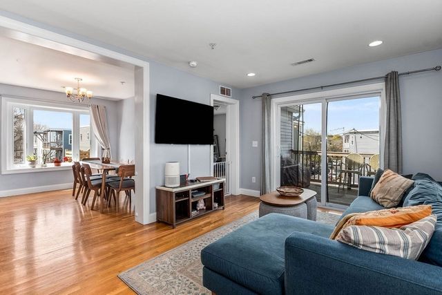 10 Irma St 3, Boston, MA 02124