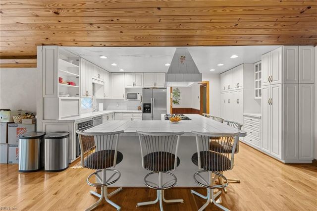 1600 W Little Neck RD, Virginia Beach, VA 23452