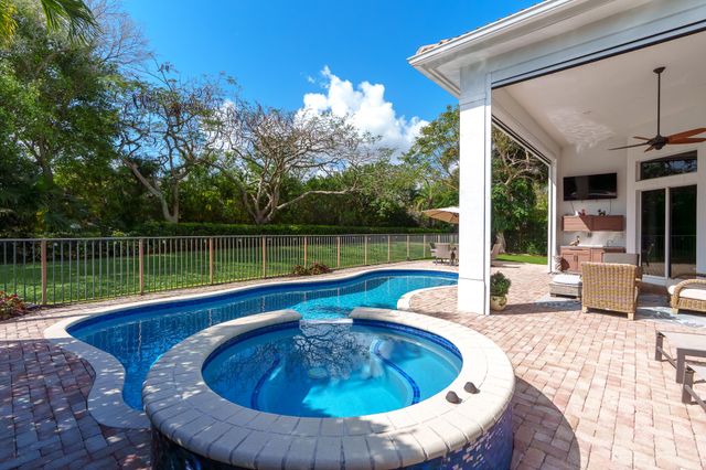 8850 Valhalla Drive, Delray Beach, FL 33446