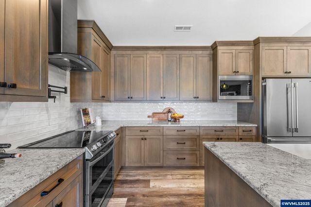 625 NW Crater Lake Dr, Dallas, OR 97338