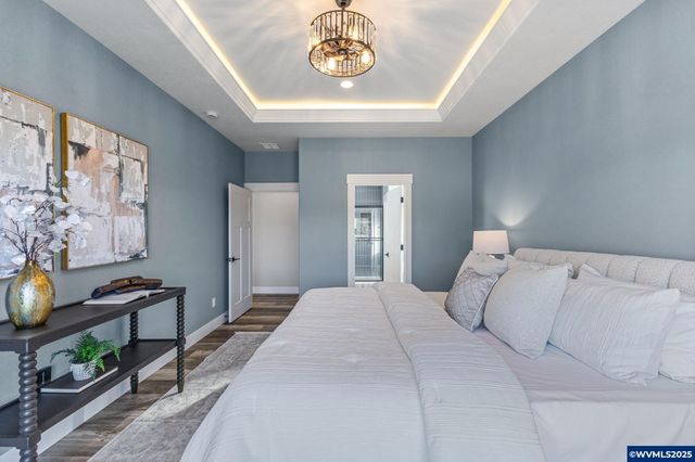 625 NW Crater Lake Dr, Dallas, OR 97338