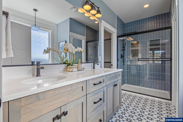 625 NW Crater Lake Dr, Dallas, OR 97338