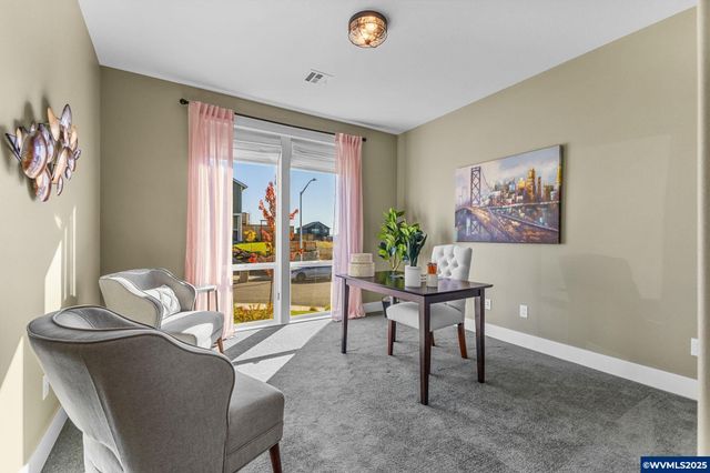 625 NW Crater Lake Dr, Dallas, OR 97338