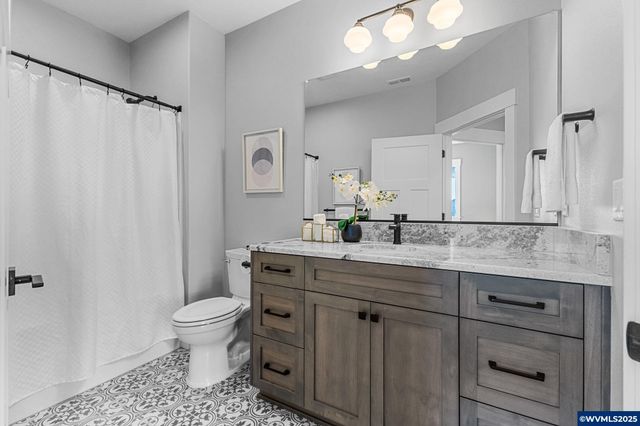 625 NW Crater Lake Dr, Dallas, OR 97338