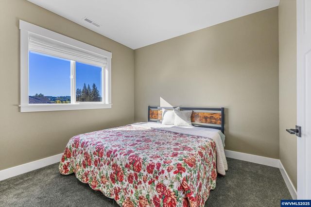 625 NW Crater Lake Dr, Dallas, OR 97338