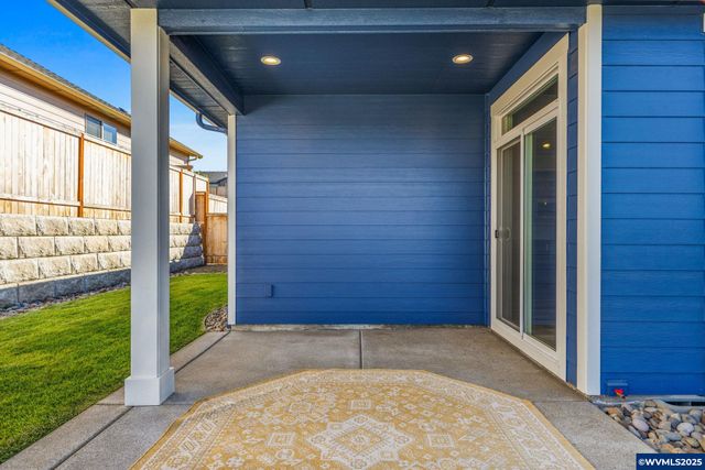 625 NW Crater Lake Dr, Dallas, OR 97338