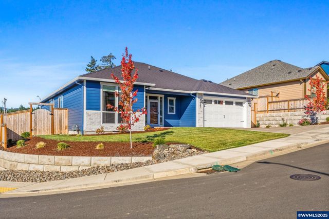 625 NW Crater Lake Dr, Dallas, OR 97338