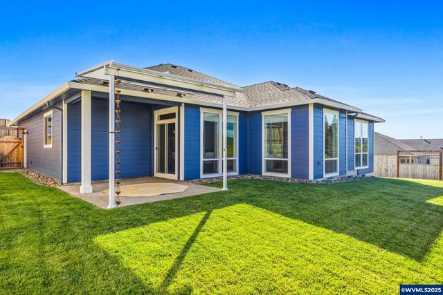 625 NW Crater Lake Dr, Dallas, OR 97338