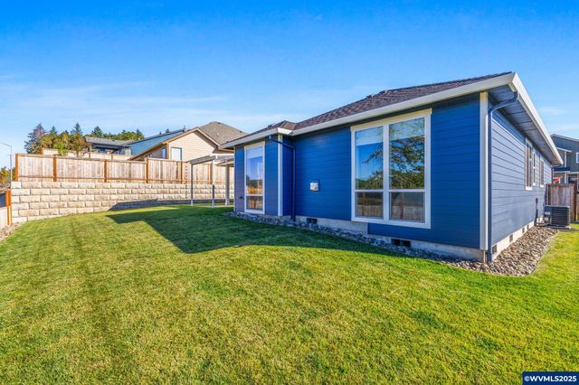 625 NW Crater Lake Dr, Dallas, OR 97338