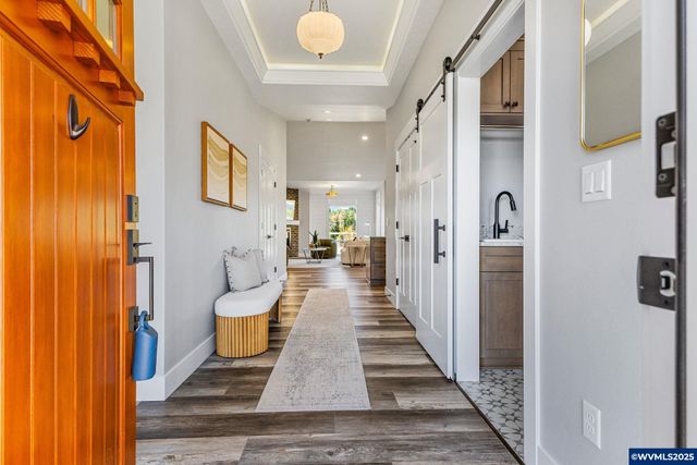 625 NW Crater Lake Dr, Dallas, OR 97338