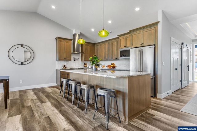 625 NW Crater Lake Dr, Dallas, OR 97338