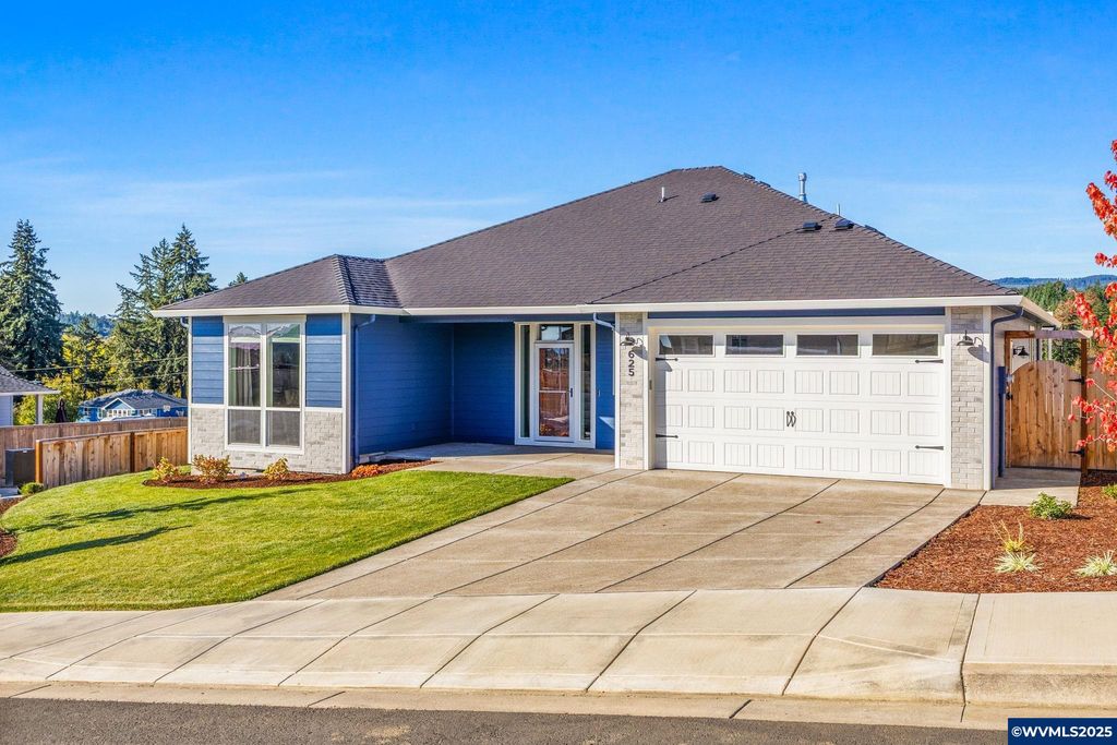 625 NW Crater Lake Dr, Dallas, OR 97338